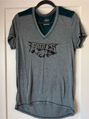 Philadelphia Eagles NFL Women’s V-Neck Tee Green Medium
